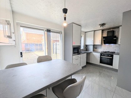 3 Bed Semi-Detached House, Tong Street, WS1