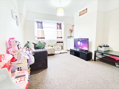 1 Bed Flat, Grosvenor Court, SM4