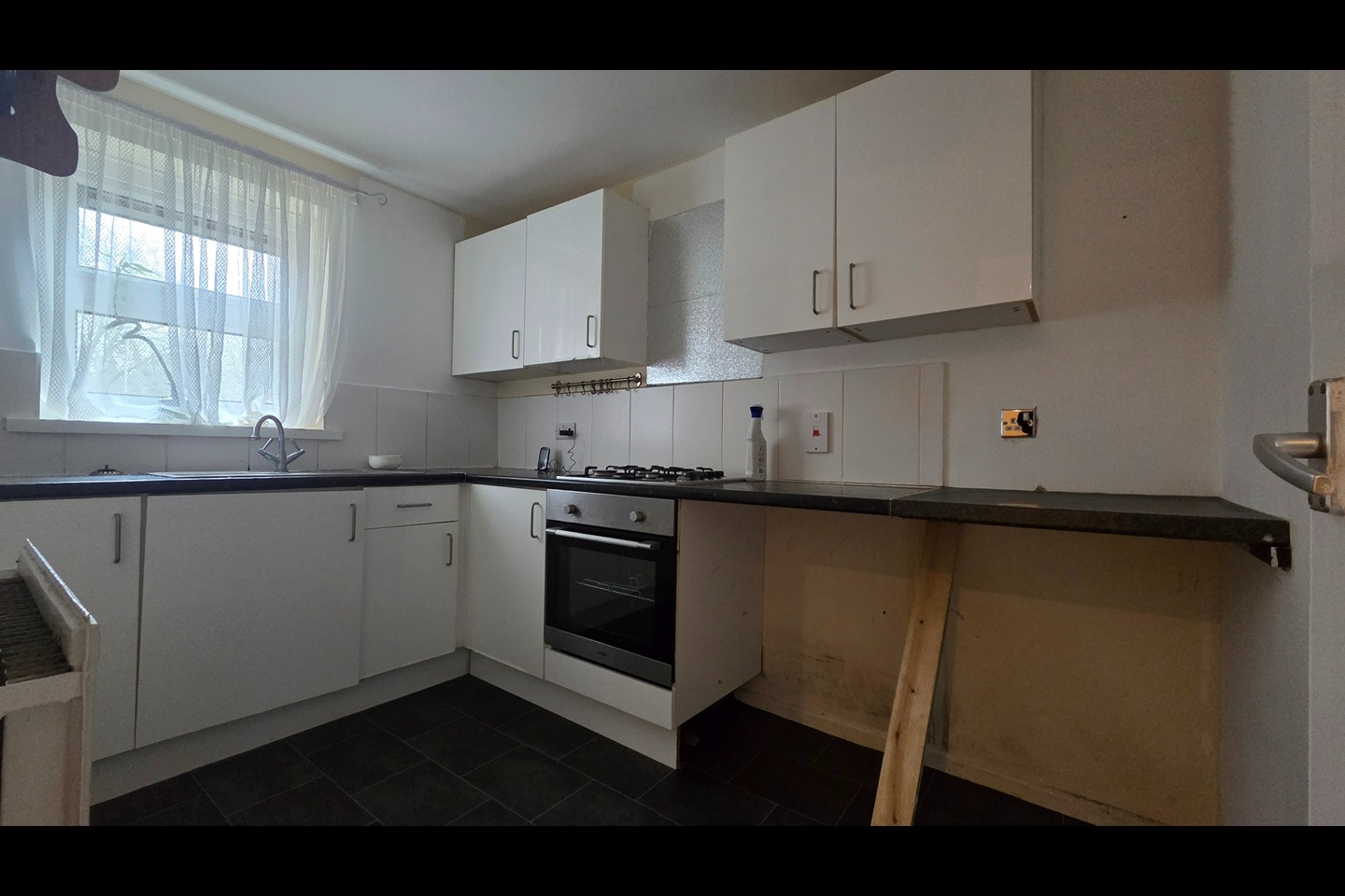 1 Bed Flat, Iona Close, LE4 photo 3
