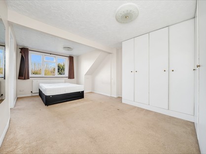 3 Bed Detached House, Falkirk Close, RM11