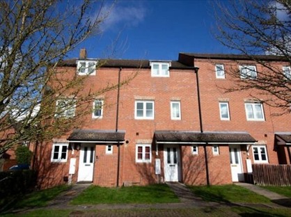 4 Bed Terraced House, Congreve Way, CV37
