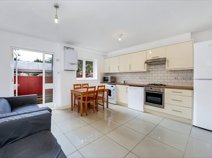 5 Bed Terraced House, Ferry Street, E14