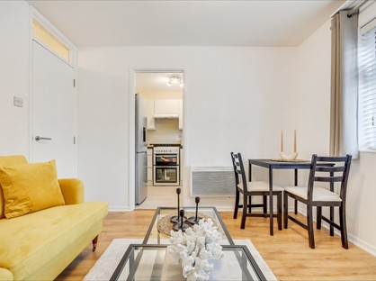 1 Bed Maisonette, Belvawney Close, CM1