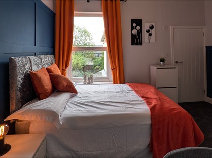 Room in a Shared House, Top Road, S44