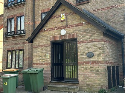 1 Bed Flat, Hallywell Crescent, E6