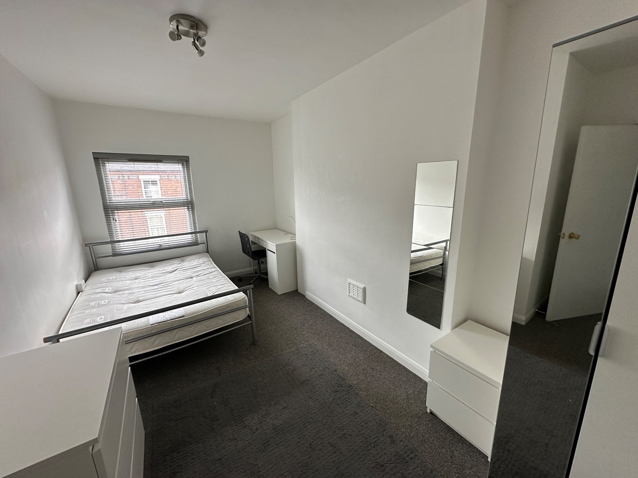 Room in a Shared House, Burns St, NG7 photo 3