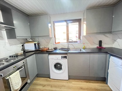 2 Bed Flat, Avenue Road, RM6