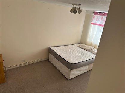 Room in a Shared House, Henbane Path, RM3
