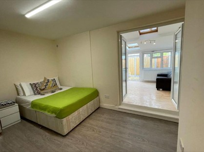 1 Bed Flat, Strattondale Street, E14