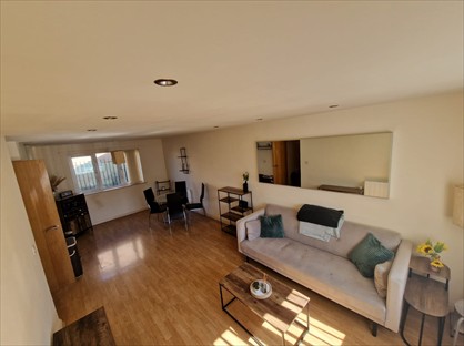 2 Bed Flat, The Bails, M28