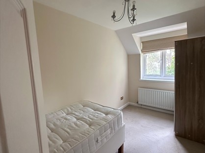 Room in a Shared Flat, Garfield Road, GU15