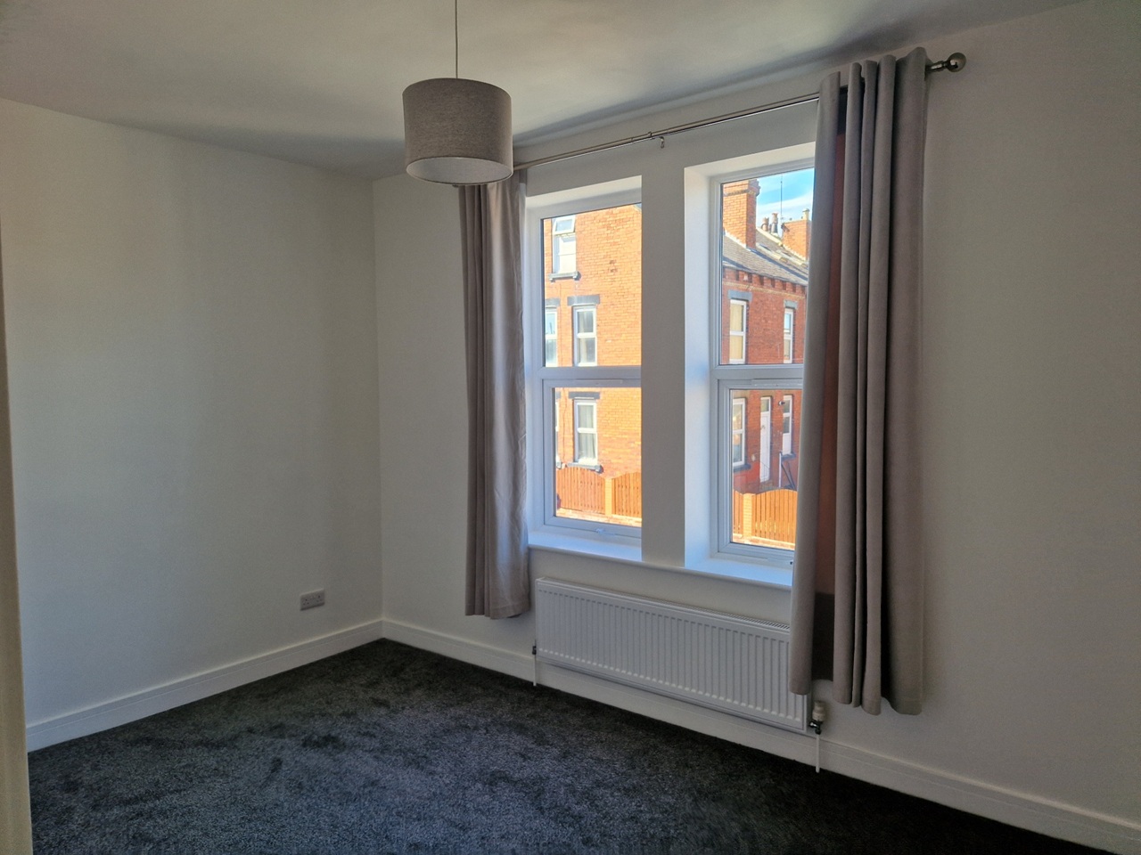 2 Bed Flat, Town St, LS12 photo 2