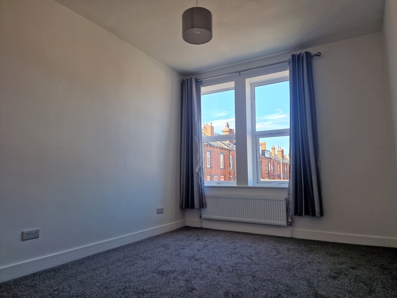 2 Bed Flat, Town St, LS12 photo 3