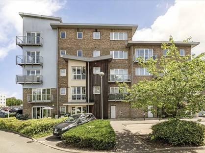 2 Bed Flat, Sundeala Close, TW16