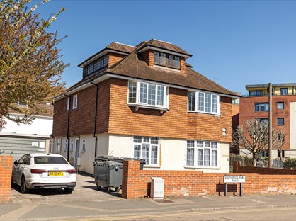 Room in a Shared House, Southwell Park Road, GU15