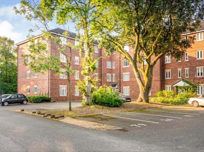 2 Bed Flat, Woodsome Park, L25