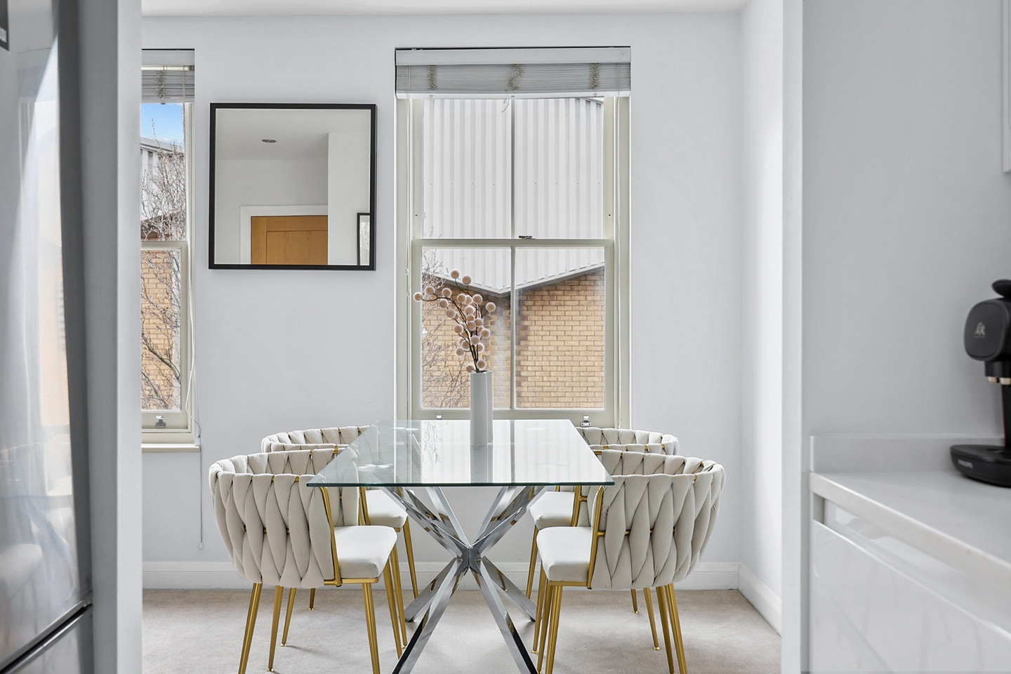 2 Bed Flat, Hanbury Street, E1 photo 2