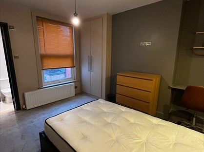 Room in a Shared House, Clifton Road East, L6