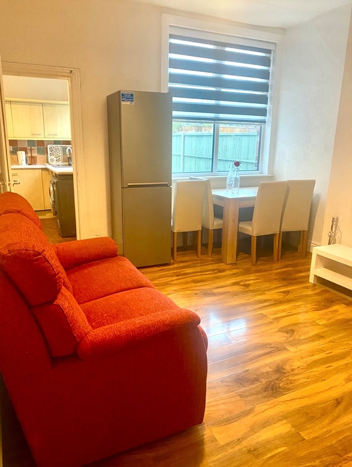 Room in a Shared House, Rusholme Grove, M14