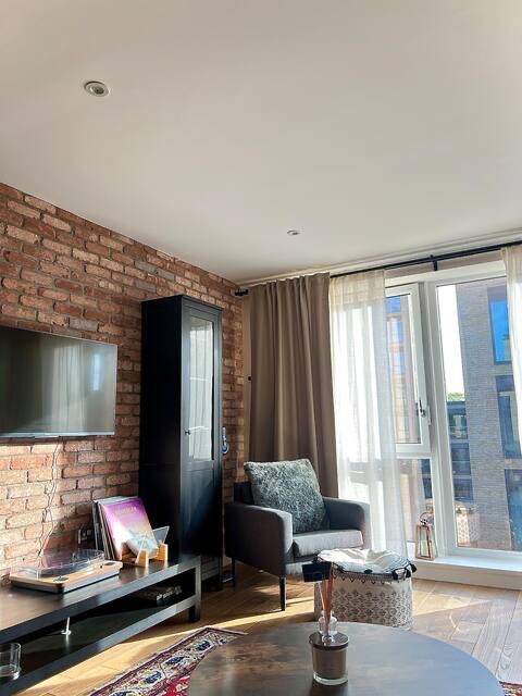 2 Bed Flat, Eltringham Street, SW18