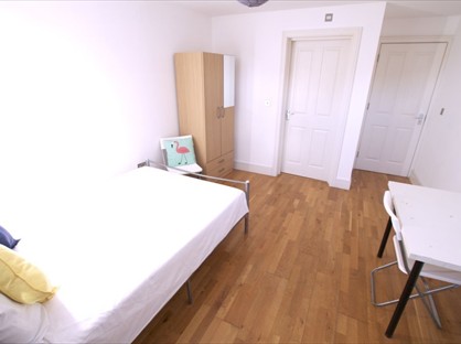 Room in a Shared Flat, Limbe Court, E14