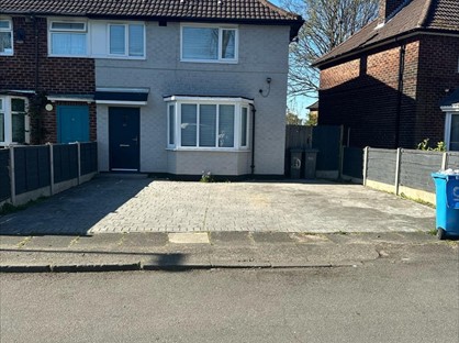 3 Bed Semi-Detached House, Halfacre Road, M22