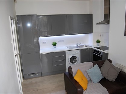 4 Bed Terraced House, Manchester Road, HD1