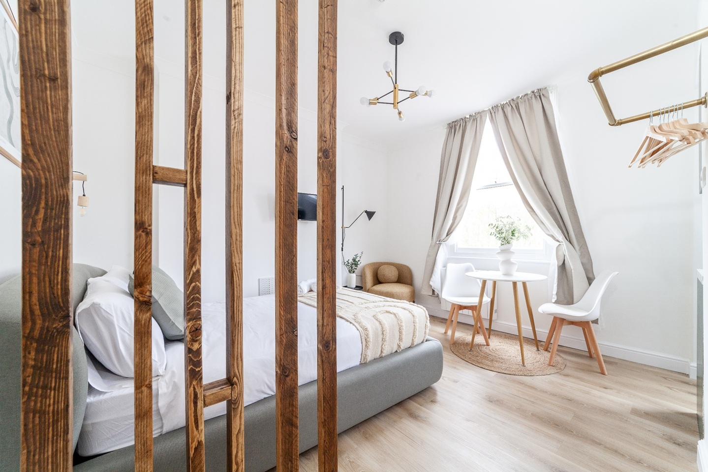 Studio Flat, Finsbury Park Road, N4
