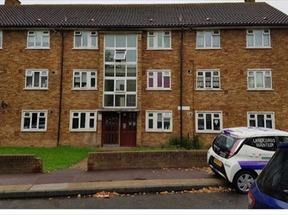 3 Bed Flat, Longhayes Court, RM6