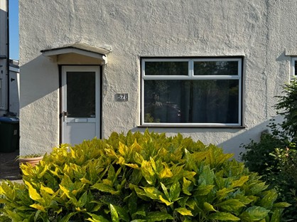 3 Bed Semi-Detached House, Walton Road, KT8