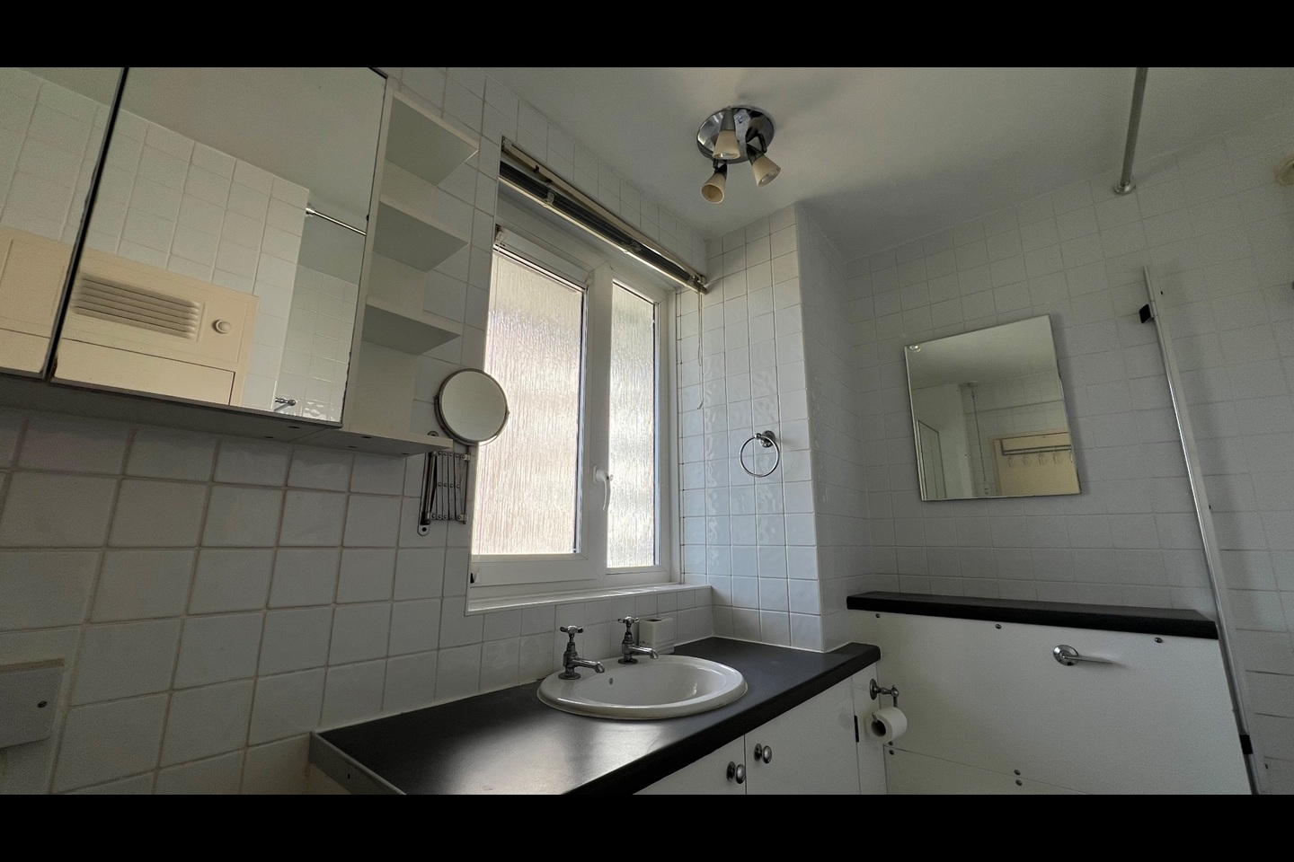 1 Bed Flat, Skinner Street, EC1R photo 4