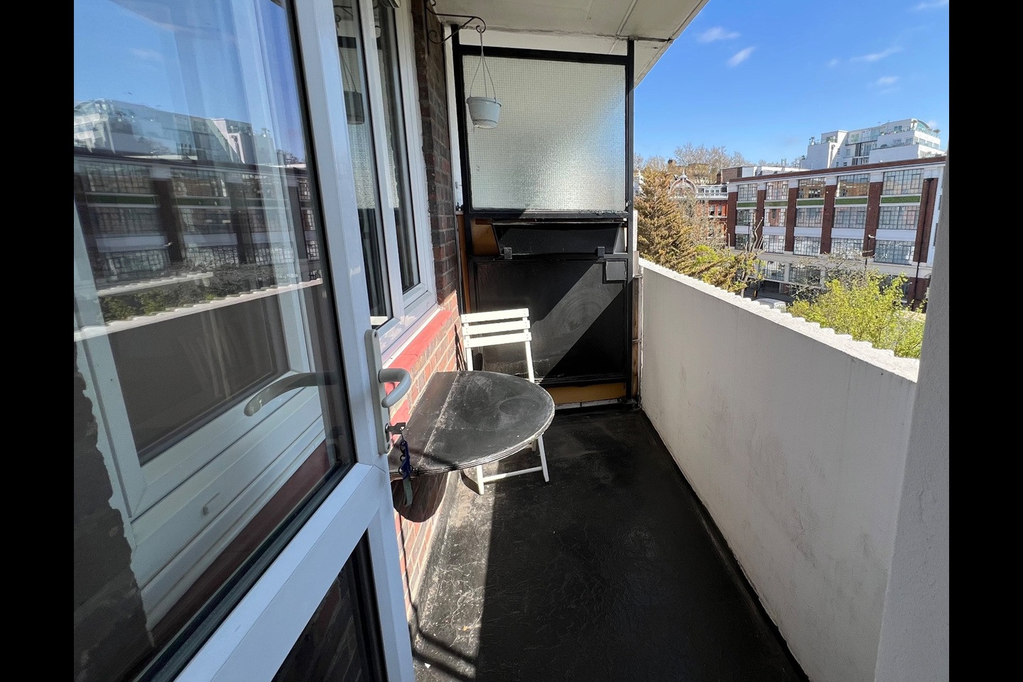 1 Bed Flat, Skinner Street, EC1R photo 5