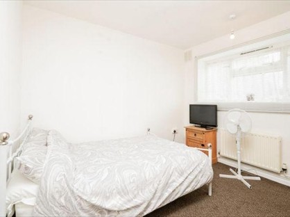 Room in a Shared Flat, Whalebone Lane South, RM8