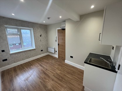 Studio Flat, Lakers Rise, SM7