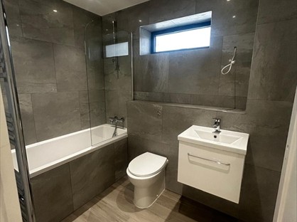 2 Bed Flat, Bolters Lane, SM7