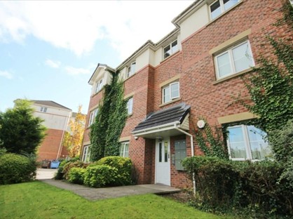 2 Bed Flat, Lever Court, M7