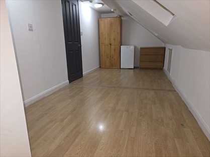 Room in a Shared House, Cricklade Avenue, RM3