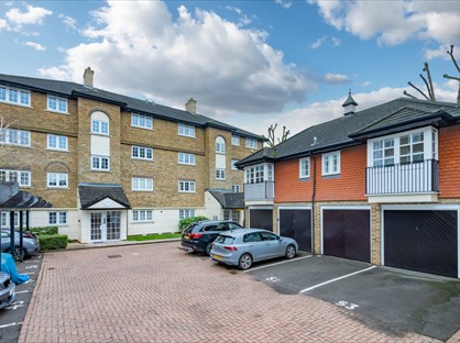 2 Bed Flat, Selhurst Close, SW19