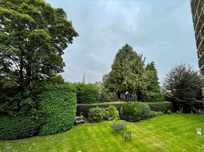 2 Bed Flat, Parkside Court, KT13