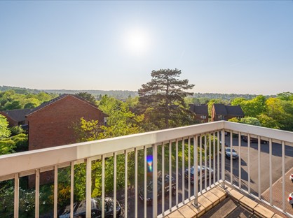 2 Bed Flat, Theresas Walk, CR2