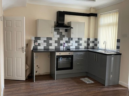 5 Bed Semi-Detached House, Grantham Place, BD7