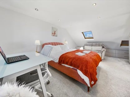 2 Bed Maisonette, Overton Road, E10