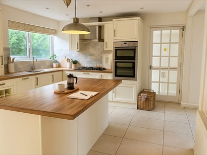 4 Bed Detached House, Hedge End, OX20