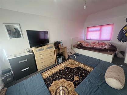 4 Bed Semi-Detached House, West Road, UB7