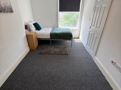 Studio Flat, Church Walk, S80