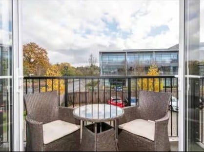 1 Bed Flat, Hawker Drive, KT15
