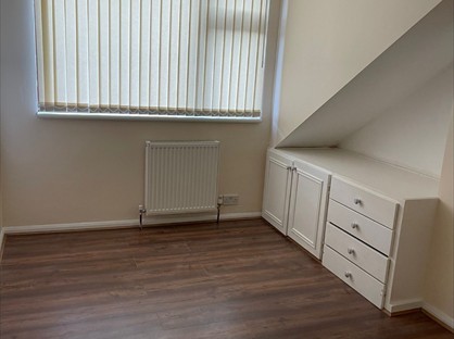 5 Bed Semi-Detached House, Grantham Place, BD7