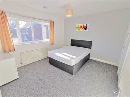 Room in a Shared House, Stella Road, DY4