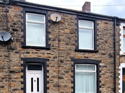 3 Bed Terraced House, Penn Street, CF46