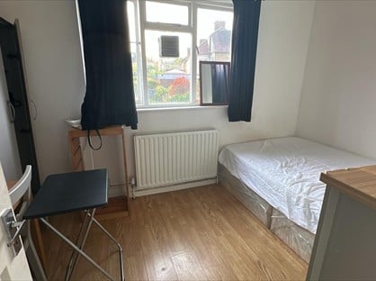 Room in a Shared House, London, NW4